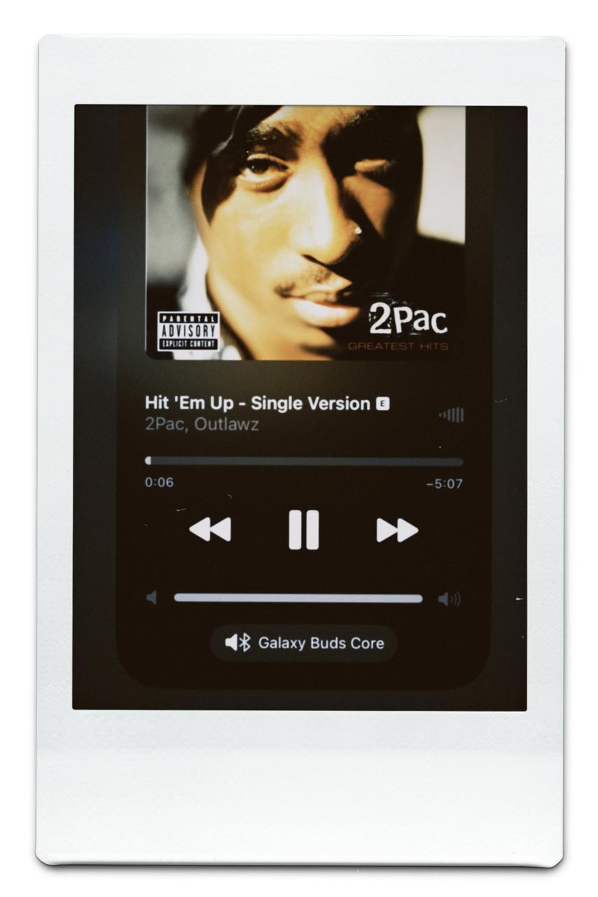 Tocando Hit 'Em Up do 2Pac