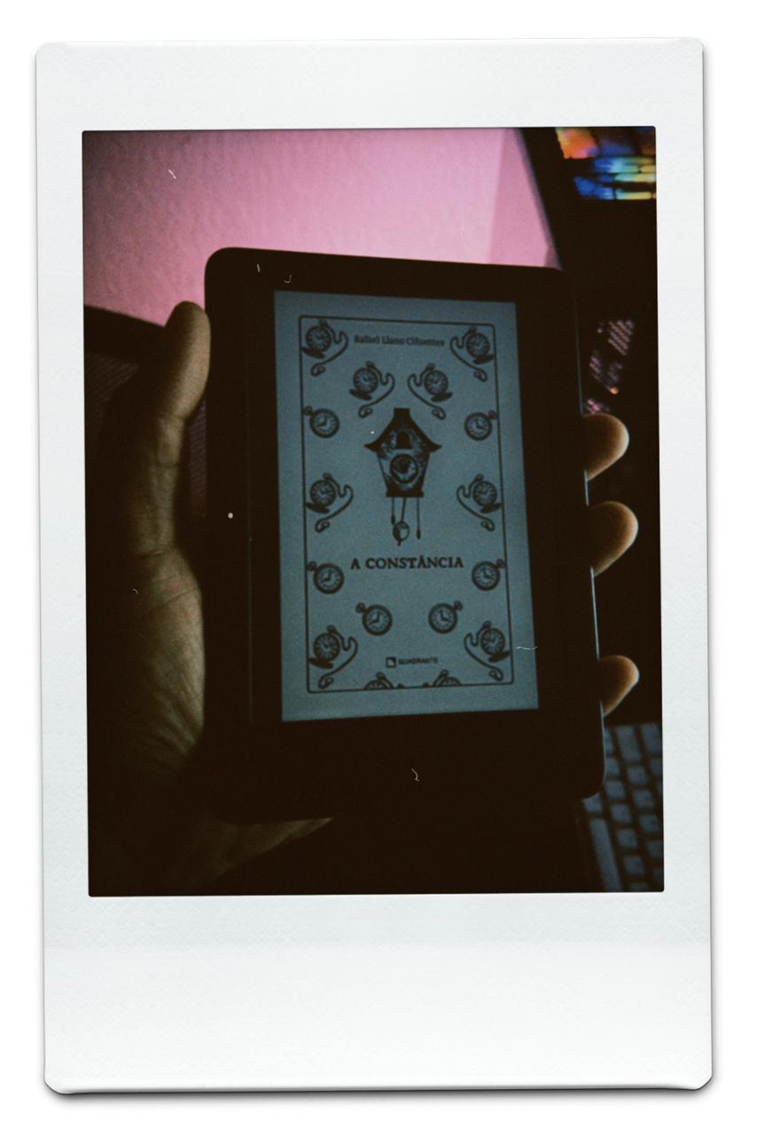 Lendo A Constância no e-reader